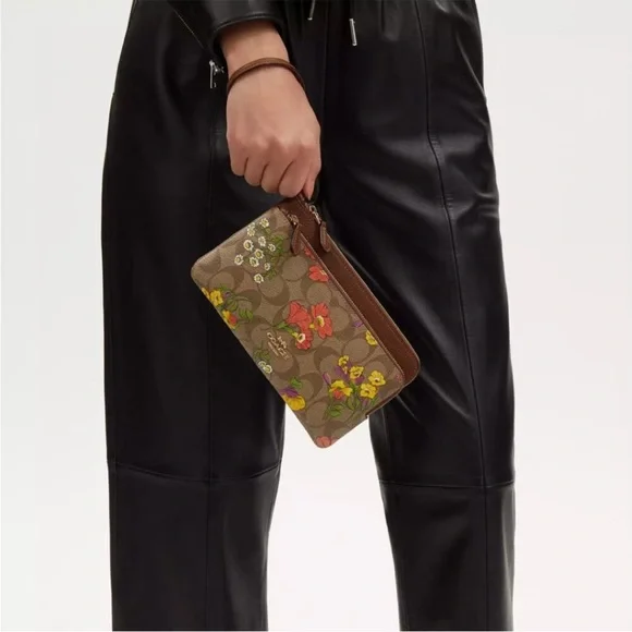 Coach Double Zip Wallet in Signature Canvas with Floral Print - Picture 11 of 12